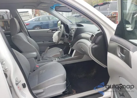 2011 Subaru Forester 2.5X Premium z USA, uszkodzony, nr VIN JF2SHADCOBH715216